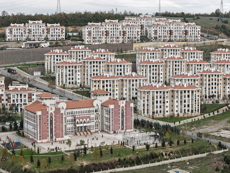 BAKAN KURUM, KOCAELݒNDE �N�A ED�LEN SOSYAL KONUTLARIN G�R�NT�LER�N� PAYLA�TI